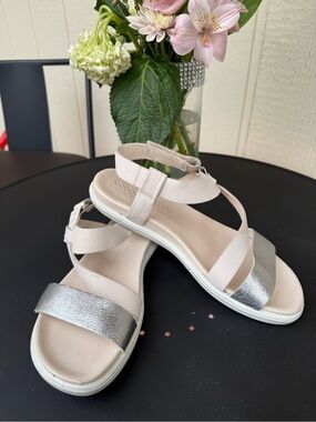 Ecco Simpil Sandal Women's Beige and Silver Cross-Strap